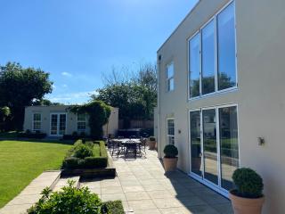 Large Country House with Hot Tub, Pool Table, and Log Burner - 7