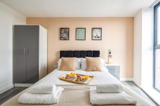 Stunning 2 bed apt with free parking close to CC - Manchester - 2