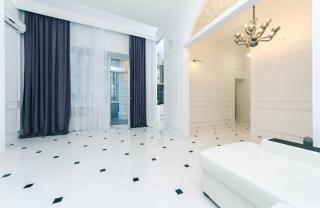 Luxury beatiful apartment on Pyshkinska street - Kiev - 0