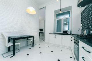 Luxury beatiful apartment on Pyshkinska street - Kiev - 3