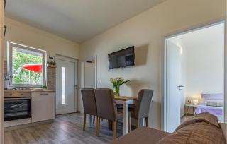 Gorgeous Apartment In Valbandon - Valbandon - 6