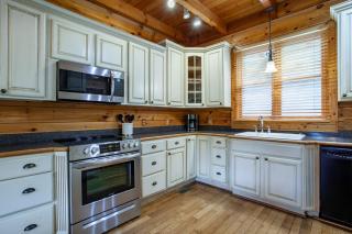 Bear Creek Cabin - Mtn View, Hot Tub and Game Room - 8