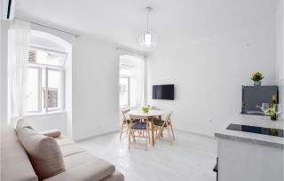 1 Bedroom Nice Apartment In Trogir - Trogir - 8