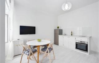 1 Bedroom Nice Apartment In Trogir - Trogir - 7