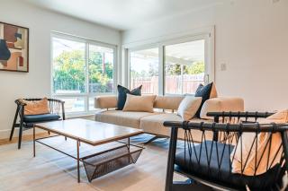 #Marbella Lane - Cozy Modern Home with Relaxing Design & Pool - 7