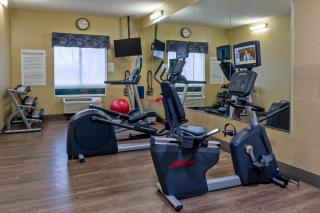 Holiday Inn Express Hotel & Suites Woodbridge by IHG - 1
