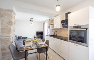 Stunning Home In Povlja With Kitchen - Povlja - 5