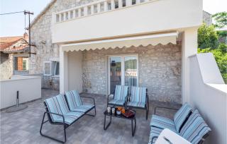 Stunning Home In Povlja With Kitchen - Povlja - 2