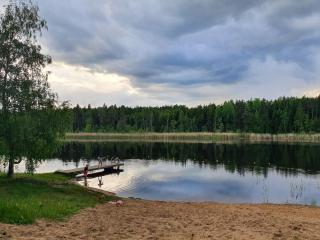Sjönära enkel övernattningsstuga på berg med terrass, toilet in other house, outsideshower - Åkersberga - 3