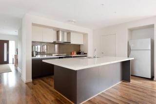 Holiday Rental 6 KING BD 12PPL - Truganina - 5