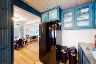 Dark Harbour Cottage - 2