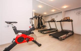 Amazing Home In Okrug Gornji - 5