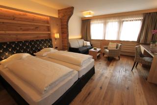 Dolasilla Mountain Panoramic Wellness Hotel - La Villa - 9
