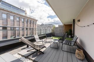 "PENTHOUSE" - Renovated 1BR Apt with Sauna & 60m2 Private Terrace - 8