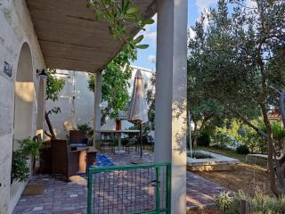 Holiday Home with free parking by the beach - 5