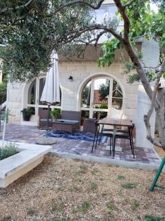 Holiday Home with free parking by the beach - 6