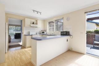 Budget By The Bay - Apollo Bay - 1