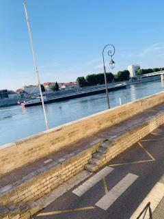 Sur les quais... - Arles - 5