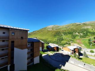 Appartement cosy à 50m des pistes, 2 pièces pour 6 personnes, balcon et services disponibles - FR-1-452-205 - Les Menuires - 1