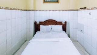 Hotel Shinta 1 near Stasiun Kertosono Mitra RedDoorz - Pelem - 6