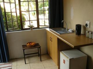 Antique Silk Self Catering Unit - Grahamstown - 5