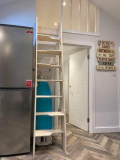 The Cottage - Beach Hut style residence near the beach-sleeps 4-6 - 6