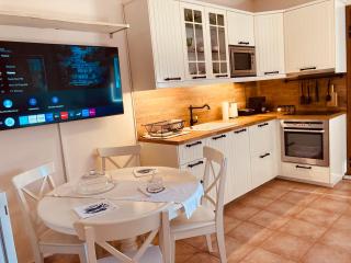 Lux House next to the Airport of Athens. Transport 24h - Artemida - 0