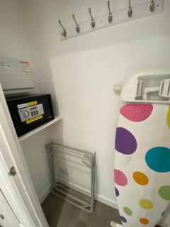Modern 2 bedroom apartment, with car parking. - - 6