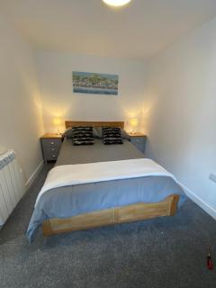 Modern 2 bedroom apartment, with car parking. - - 3