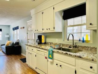 *COMFY N. MYRTLE HOUSE*3 NEW Queens*Steps to the Beach*V384 - Myrtle Beach - 1