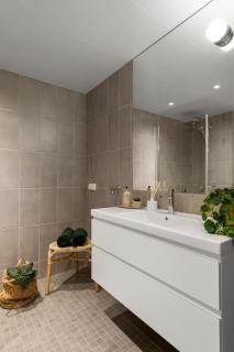 10 min to Oslo senter Beautiful and newly performed 2-room rooms wih large, sunny balcony of 9 sqm - 9