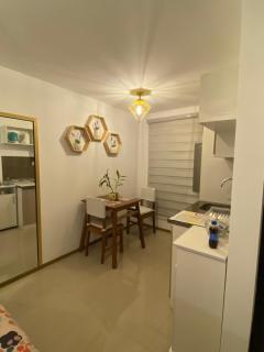 Estudio elegante y cálido - 4