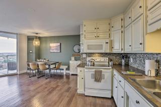 7th-Floor Omaha Condo with Balcony and Park Views - 1