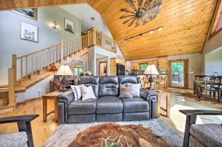 Spacious Murphy Chalet with Hot Tub Mtn Views! - Salem - 5