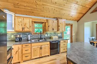 Spacious Murphy Chalet with Hot Tub Mtn Views! - Salem - 1