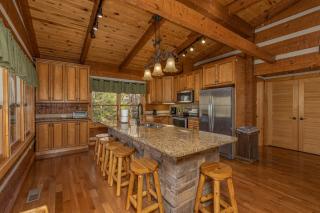 Appalachian Escape Cabin - Private - Secluded -3 acres -Hot tub -Fire pit -Games - Sevierville - 4