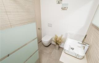 4 Bedroom Stunning Home In Poljane - Poljane - 9