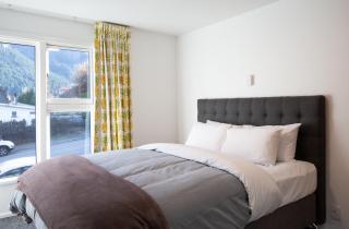 Centrally Located Family House with Amazing Outside Area - Queenstown - 9