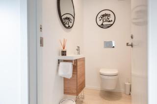 Centrally Located - Hot Tub & Amazing Outside Area - 2