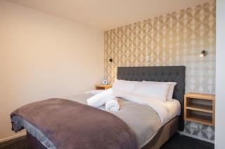 Centrally Located Family House with Amazing Outside Area - Queenstown - 3