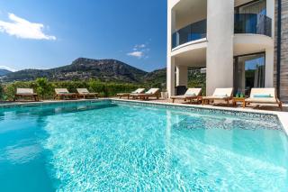 VILLA CVITA is a modern 5-bedroom villa with a Jacuzzi, a Gym and Finnish Sauna, a heated pool, and amazing views - Klis - 5