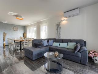 Modern Villa with Swimming Pool - Sveti Filip i Jakov - 9