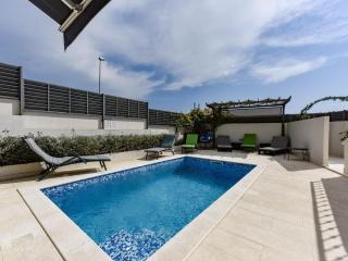 Modern Villa with Swimming Pool - Sveti Filip i Jakov - 5