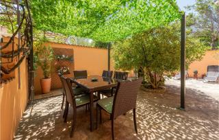 Cozy Home In Vrsi With Wifi - 3