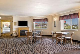 Econo Lodge Darien Lakes - Corfu - 7