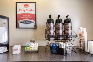 Econo Lodge Darien Lakes - Corfu - 5