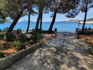 Sidus Maris, Spacious Seaside Apartment with Free Parking - Martinšćica - 0