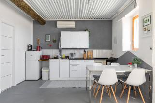 Waterview Apartments - Koru Apartment and pool - 2