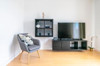 Bright & Spacious 2 Bed Flat 2 Bath w Garage in Lagos Marina - Lagos - 1