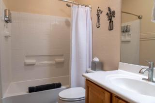 OFF THE STRIP 5Bed 3bath with private salt pool and hot tub and EV station - 1